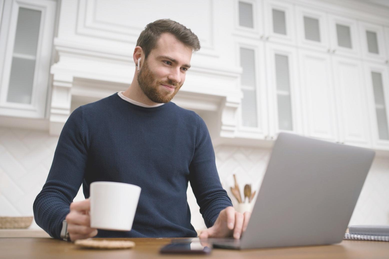 Environnement de travail moderne de l'équipe starlithos
